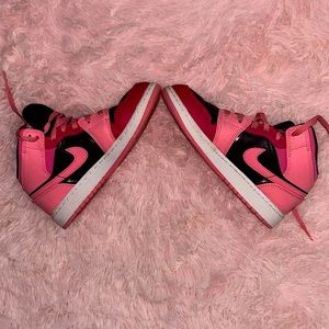Jordan 1 Mid pink and black